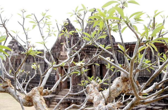 Trải qua cả nghìn năm, những gì còn sót lại vẫn rất ấn tượng và huyền bí. (Ảnh: Phạm Kiên/Vietnam+)