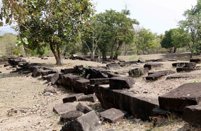 Cổng chính và mặt trước của ngôi đền hiện nay đã đổ nát. (Ảnh: Phạm Kiên/Vietnam+)