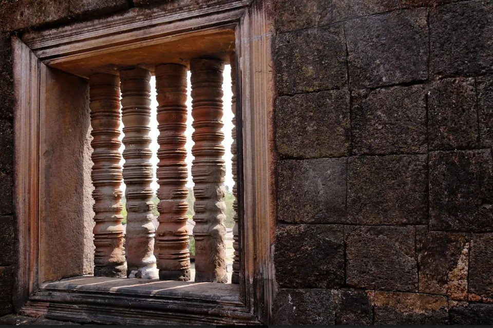  Một góc trong hai khu đền chính còn sót lại trong khu di tích. (Ảnh: Phạm Kiên/Vietnam+)