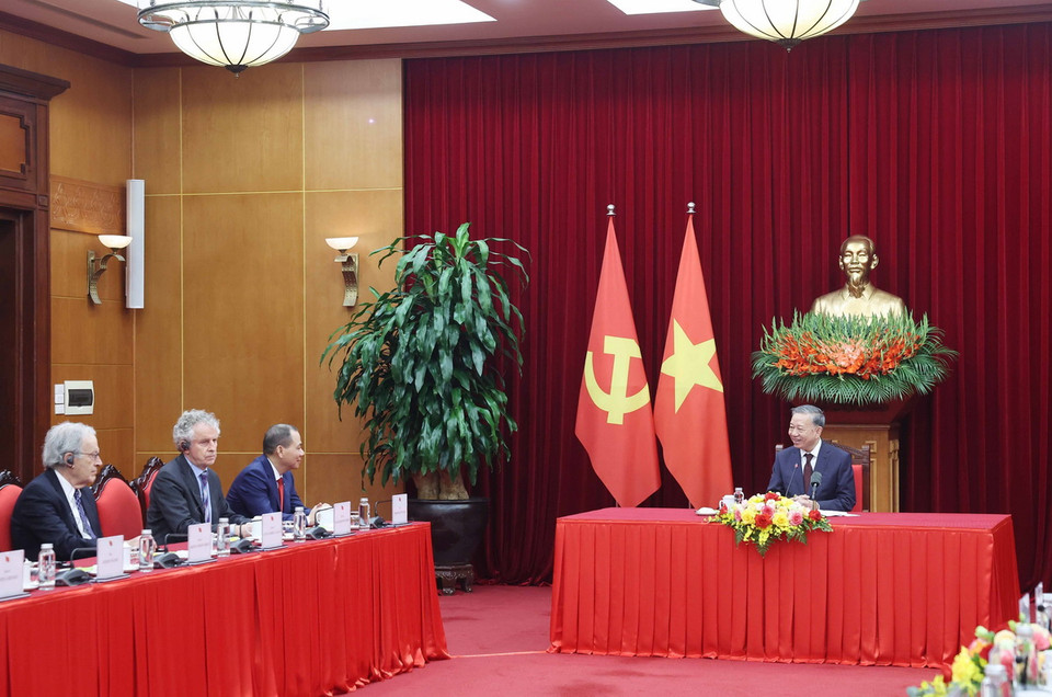 Tổng Bí thư Tô Lâm tiếp Nhóm các chuyên gia, nhà khoa học tham dự Lễ trao giải VinFuture. (Ảnh: Thống Nhất/TTXVN)