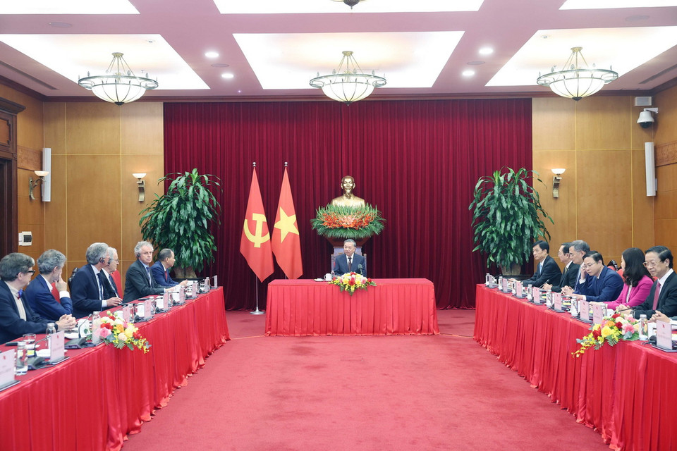 Tổng Bí thư Tô Lâm tiếp Nhóm các chuyên gia, nhà khoa học tham dự Lễ trao giải VinFuture. (Ảnh: Thống Nhất/TTXVN)