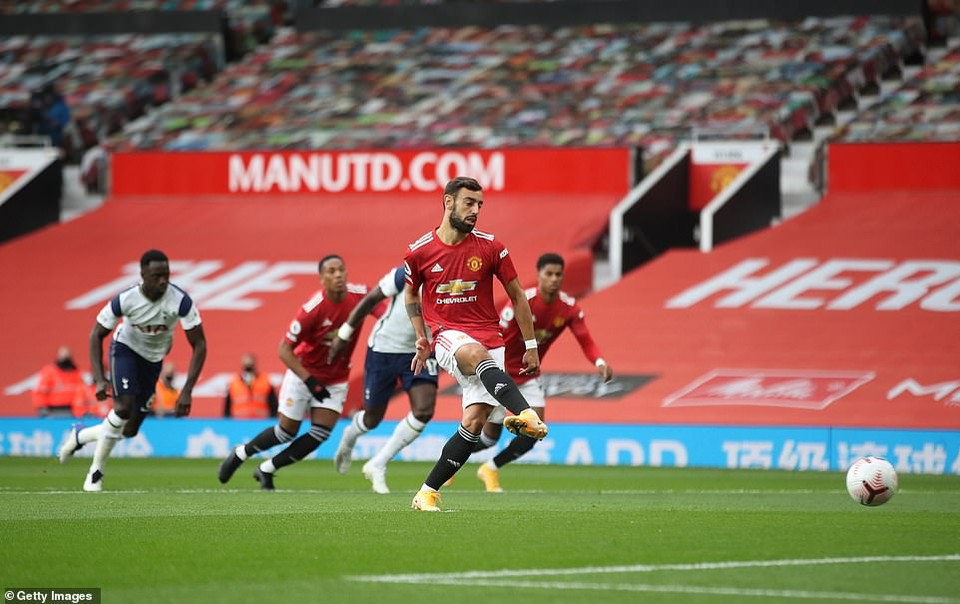 Ở trận này, Bruno tiếp tục ghi bàn từ chấm 11m ngay phút thứ 2 để mở tỷ số 1-0 cho Manchester United. (Nguồn: Getty Images)