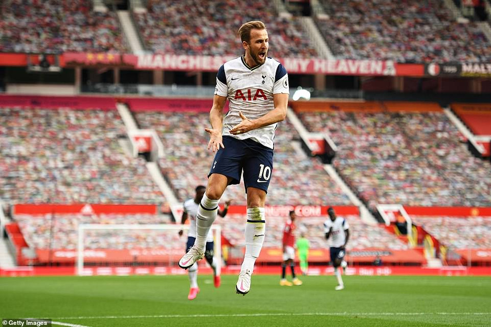 Chỉ hai phút sau, Harry Kane đã lâp công giúp Tottenham dẫn 3-1. (Nguồn: Getty Images)