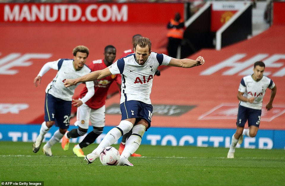 Đến phút 79, Harry Kane hoàn tất cú đúp, đồng thời ấn định chiến thắng 6-1 cho Tottenham trước M.U. (Nguồn: Getty Images)