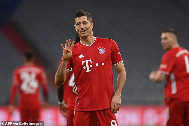 Robert Lewandowski ghi cả 4 bàn trong trận thắng 4-3 của Bayern trước Hertha Berlin. (Nguồn: Getty Images)