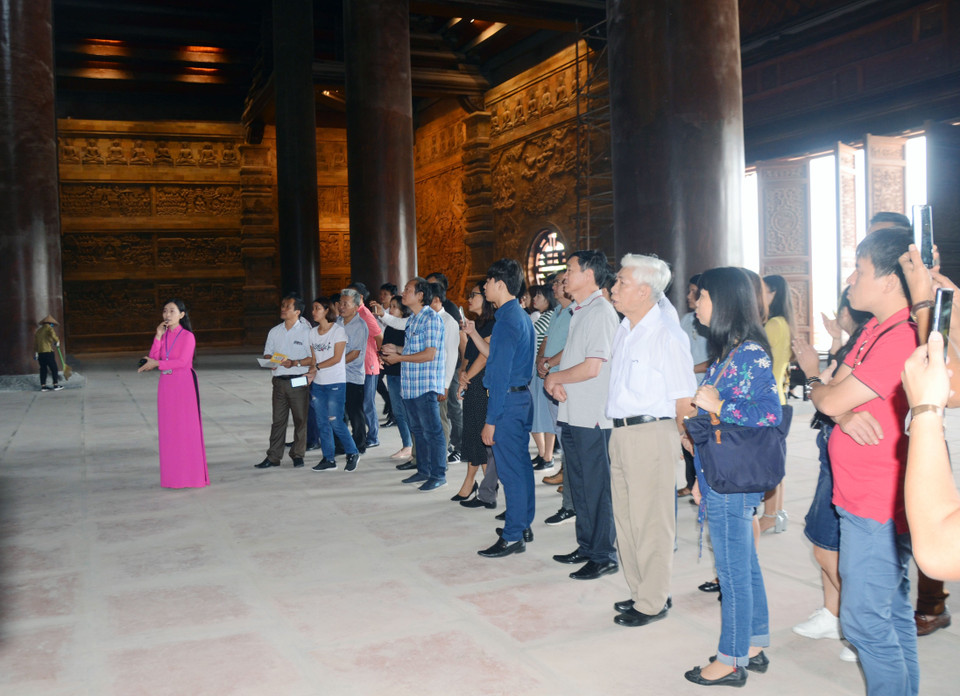 Khách thập phương về Tam Chúc sau khi ngành du lịch thực hiện kích cầu du lịch nội địa. (Ảnh: Đại Nghĩa/TTXVN)