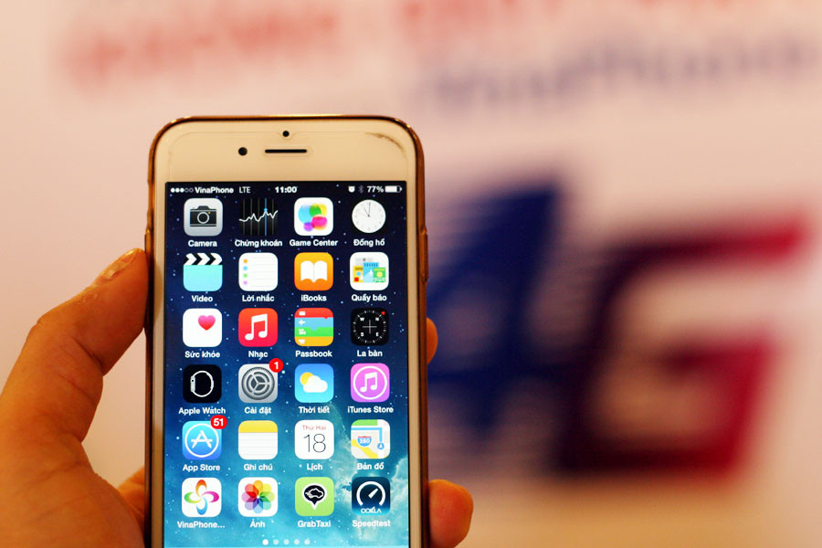 Việc trải nghiệm 4G trên iPhone còn phụ thuộc từng phiên bản hệ điều hành của nhà cung cấp thiết bị. Trong ảnh, iPhone dùng iOS 9.2 tương thích 4G của VNPT VinaPhone​. (Ảnh: T.H/Vietnam+)