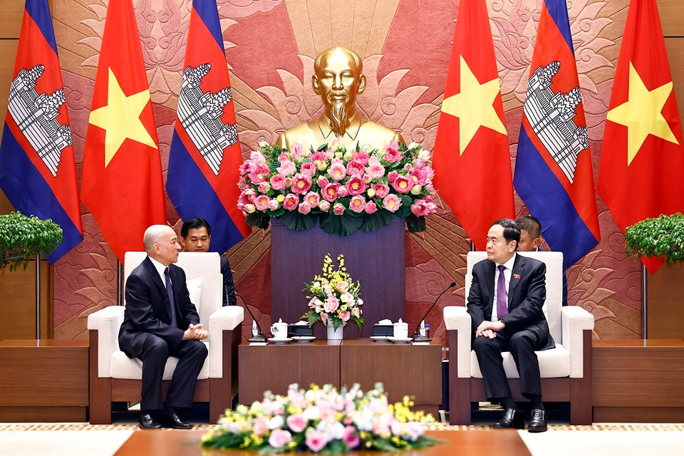 Chủ tịch Quốc hội Trần Thanh Mẫn tiếp kiến Quốc vương Campuchia Norodom Sihamoni. (Ảnh: Doãn Tấn/TTXVN)