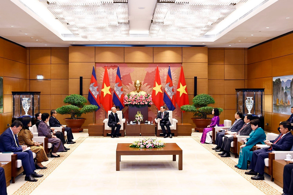 Chủ tịch Quốc hội Trần Thanh Mẫn tiếp kiến Quốc vương Campuchia Norodom Sihamoni. (Ảnh: Doãn Tấn/TTXVN)