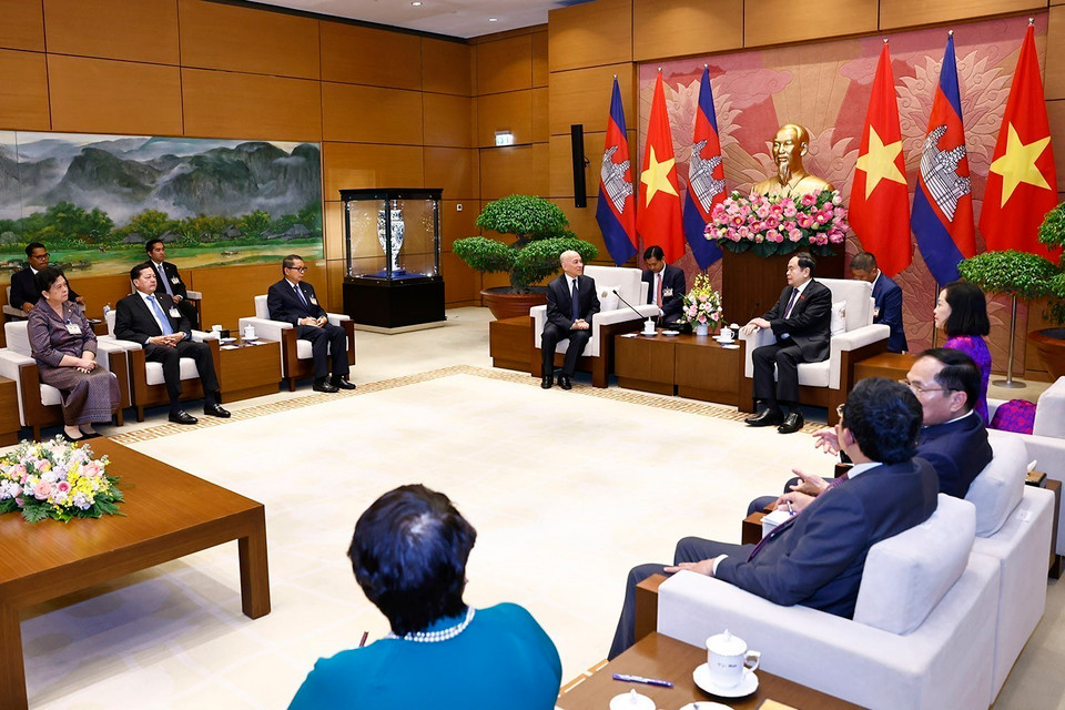 Chủ tịch Quốc hội Trần Thanh Mẫn tiếp kiến Quốc vương Campuchia Norodom Sihamoni. (Ảnh: Doãn Tấn/TTXVN)