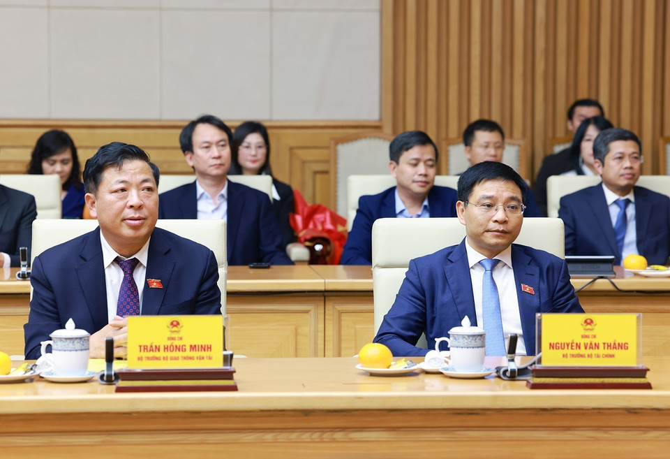 Ông Nguyễn Văn Thắng, Bộ trưởng Bộ Tài chính và ông Trần Hồng Minh Bộ trưởng Bộ Giao thông Vận tải. (Ảnh: Dương Giang/TTXVN)