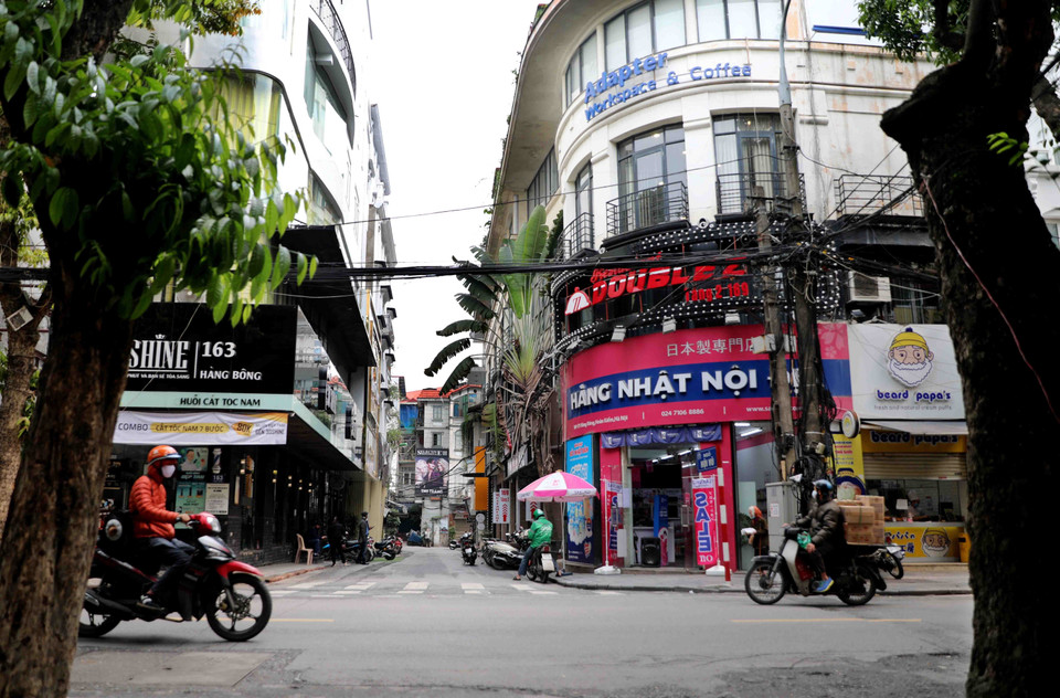 Ngõ Hội Vũ nhìn từ phố Hàng Bông. (Ảnh: Thanh Tùng/TTXVN)