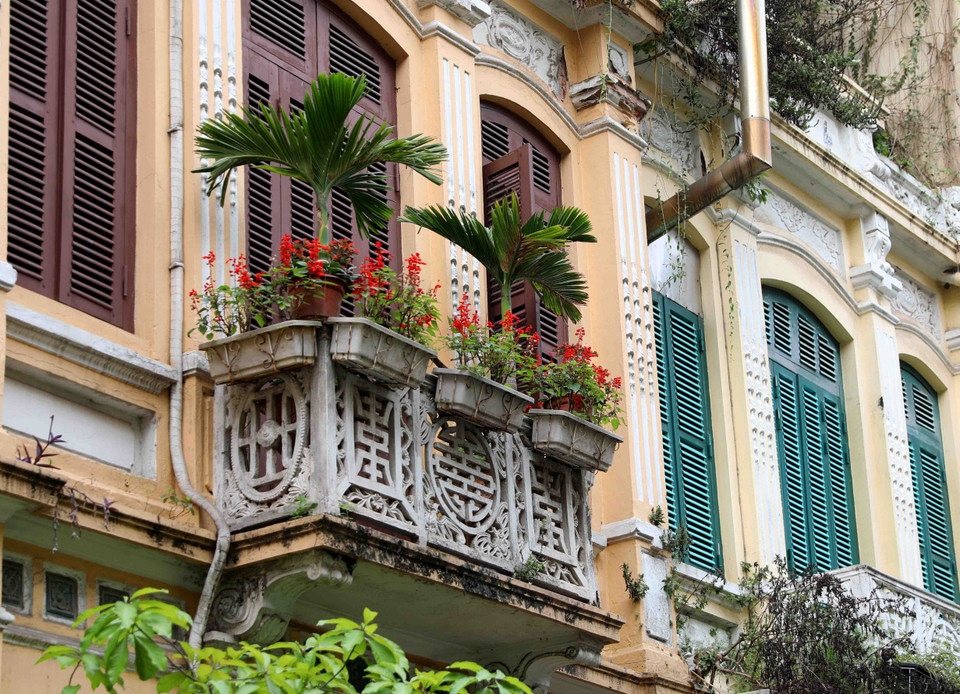 Màu thời gian như chùng lại, lắng đọng trong một Hội Vũ quen mà lạ. (Ảnh: Thanh Tùng/TTXVN)