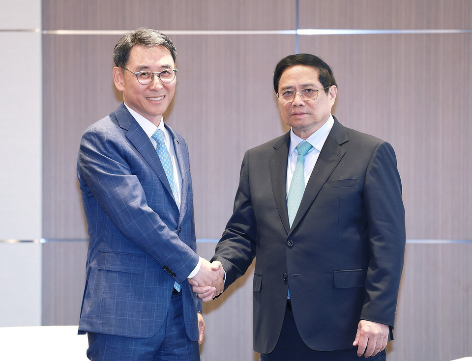 Thủ tướng Phạm Minh Chính tiếp ông Jung Yeonin, Tổng giám đốc Tập đoàn năng lượng Doosan Enerbility. (Ảnh: Dương Giang/TTXVN)