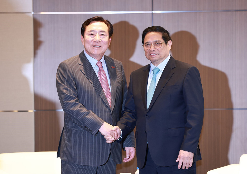 Thủ tướng Phạm Minh Chính tiếp ông Kim Ki-moon, Chủ tịch Hiệp hội doanh nghiệp nhỏ và vừa Hàn Quốc (KBIZ). (Ảnh: Dương Giang/TTXVN)