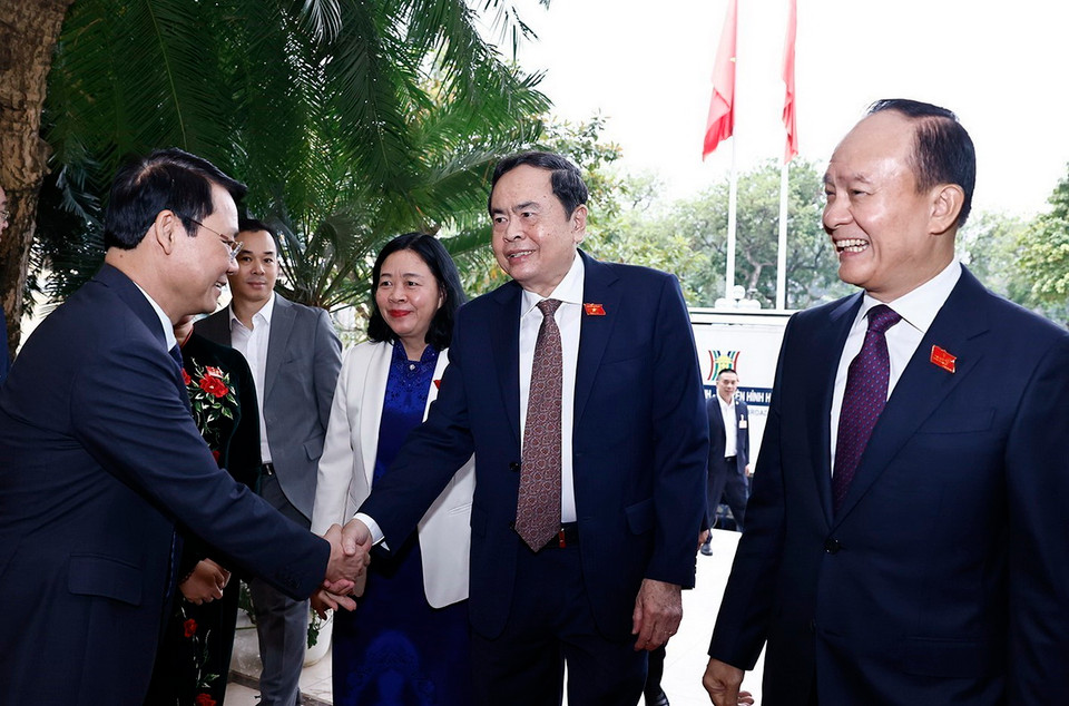 Chủ tịch Quốc hội Trần Thanh Mẫn với đại biểu. (Ảnh: Doãn Tấn/TTXVN)