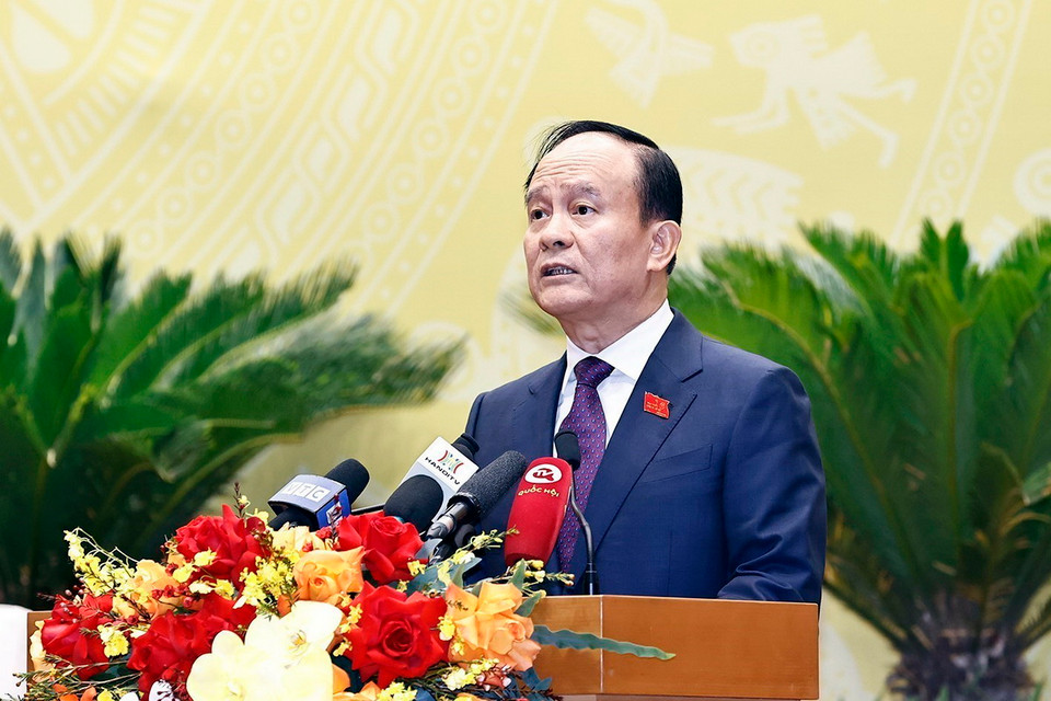 Phó Bí thư Thành ủy, Chủ tịch Hội đồng Nhân dân thành phố Hà Nội Nguyễn Ngọc Tuấn phát biểu khai mạc kỳ họp. (Ảnh: Doãn Tấn/TTXVN)