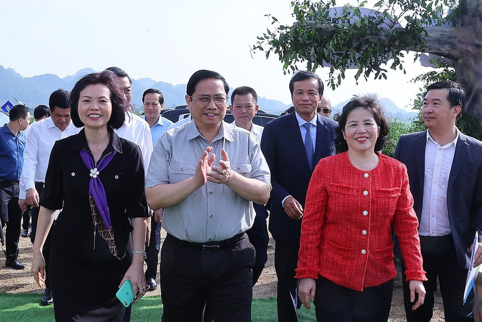  Sáng 28/5, tại Mộc Châu(Sơn La), Thủ tướng Phạm Minh Chính đến dự lễ khởi công dự án Tổ hợp Thiên đường sữa Mộc Châu. (Ảnh: Dương Giang/TTXVN)