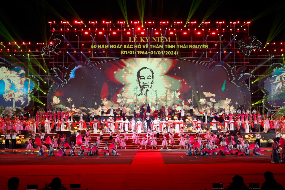 Chương trình nghệ thuật tại Lễ kỷ niệm. (Ảnh: An Đăng/TTXVN)