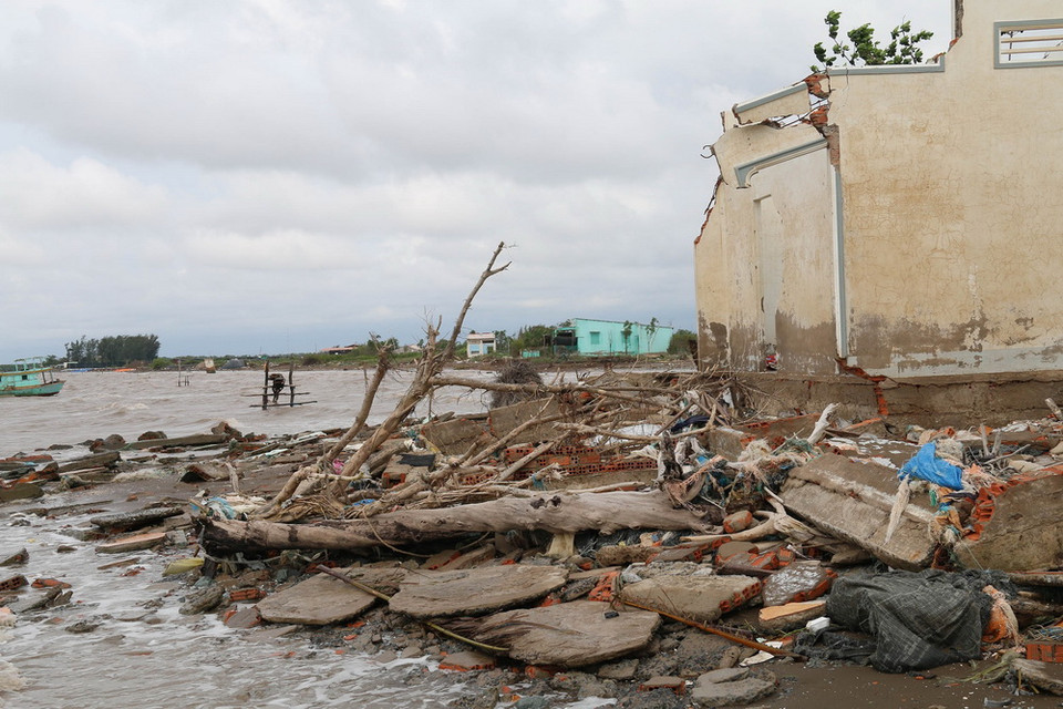 Khu vực vàm Cửa Tiểu, nơi sông Tiền đổ ra biển Đông hiện đang bị sạt lở nặng ở nhiều nơi, nhất là bờ phía Bắc thuộc ấp Cầu Muống, xã Tân Thành, huyện Gò Công Đông (Tiền Giang). (Ảnh: Minh Trí/TTXVN)