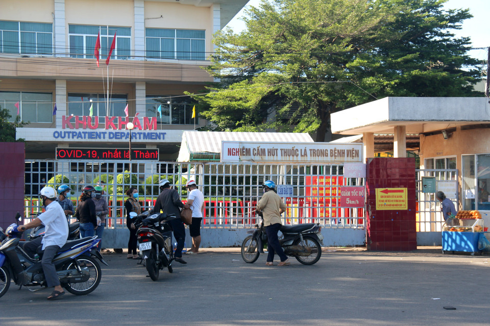  Phong tỏa tạm thời Khoa Sản của Bệnh viện Đa khoa tỉnh Bình Thuận và Bệnh viện cũng không tiếp nhận bệnh nhân mới trong vòng 3 ngày kể từ 24/6. (Ảnh: Nguyễn Thanh/TTXVN)