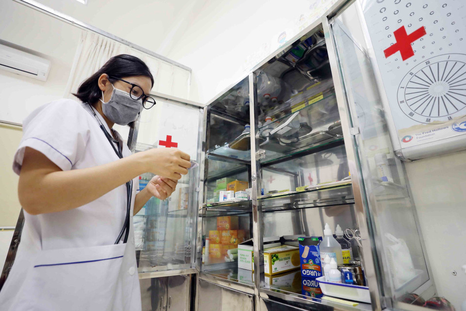 Mỗi điểm thi đều được tăng cường các điều kiện bảo đảm an toàn phòng, chống dịch, trong đó có 5 cán bộ y tế, 2 phòng thi dự phòng, 1 phòng cách ly, 5 cán bộ coi thi dự phòng. (Ảnh: Thanh Tùng/TTXVN)