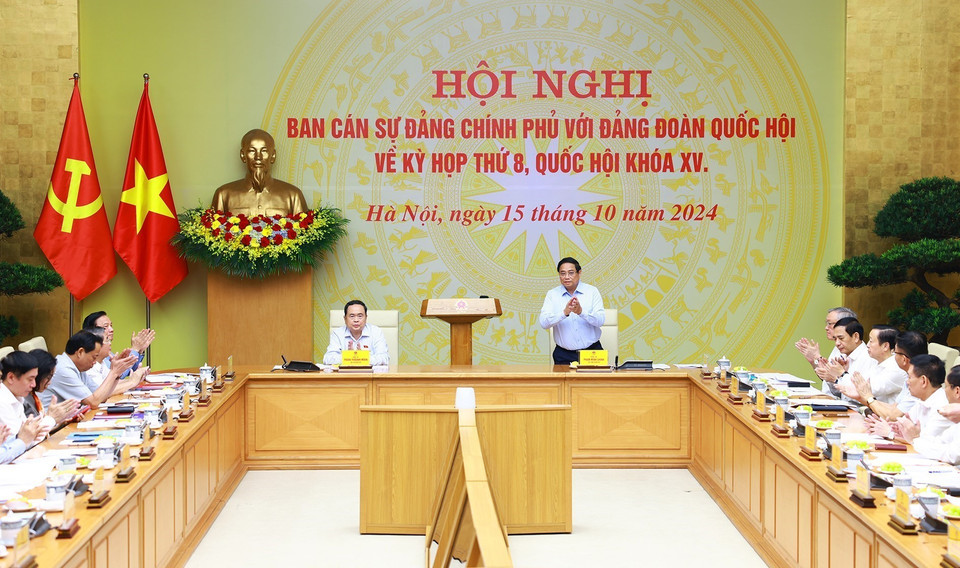 Thủ tướng Phạm Minh Chính, Bí thư Ban Cán sự đảng Chính phủ và Chủ tịch Quốc hội Trần Thanh Mẫn, Bí thư Đảng đoàn Quốc hội đồng chủ trì Hội nghị.(Ảnh: Dương Giang/TTXVN)