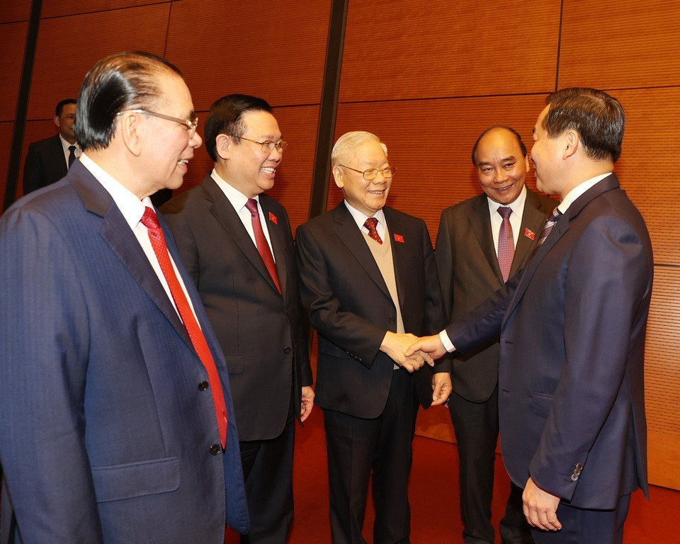 Hình ảnh Tổng Bí thư Nguyễn Phú Trọng và các lãnh đạo, nguyên lãnh đạo Đảng, Nhà nước và các đại biểu dự phiên bế mạc kỳ họp bất thường lần thứ hai. (Ảnh: Trí Dũng/TTXVN)