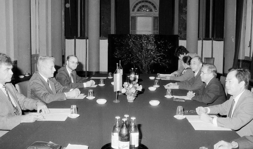 Chủ tịch Quốc hội Lê Quang Đạo hội đàm với Chủ tịch Quốc hội Áo Leopold Gzatz thăm chính thức Việt Nam (12/1/1989). (Ảnh: Kim Hùng/TTXVN)