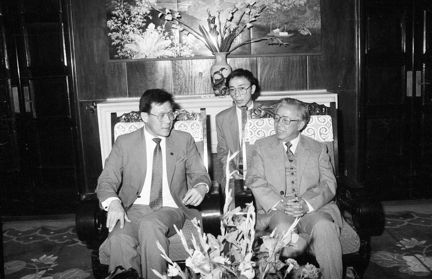 Chủ tịch Quốc hội Lê Quang Đạo tiếp Chủ tịch thượng nghị viện Malaysia Tan Sri Dato’ Chan Choong Tak thăm Việt Nam (16/11/1991). (Ảnh: Kim Hùng/TTXVN)