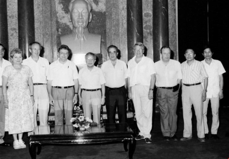 hủ tịch Quốc hội Lê Quang Đạo tiếp đoàn Nghị sĩ Pháp, do nghị sỹ Jacques Brut thăm và làm việc tại Việt Nam (8/7/1990). (Ảnh: Minh Điền/TTXVN)