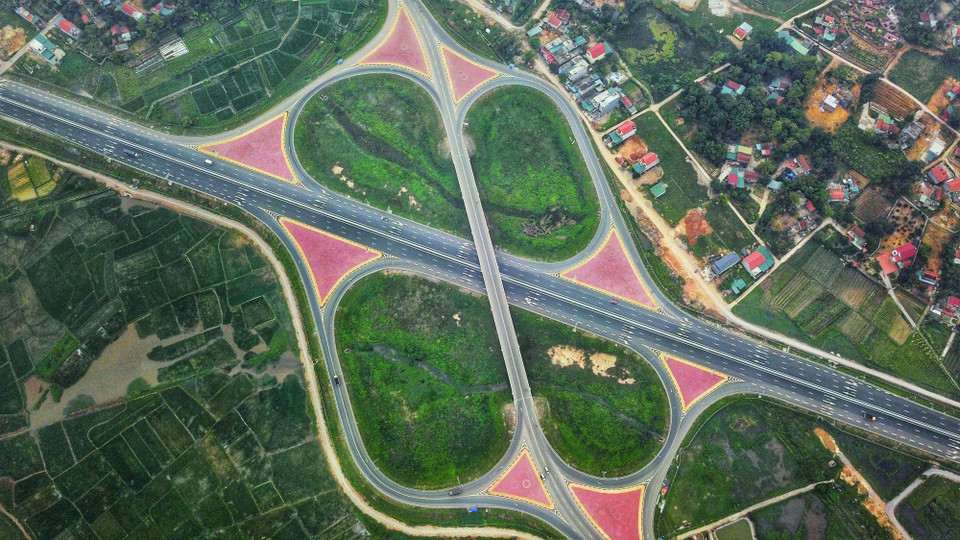  Nút giao Minh Khai giữa 2 tuyến cao tốc Hạ Long-Hải Phòng và Hạ Long-Vân Đồn với Quốc lộ 18 nằm tại vị trí cửa ngõ thành phố Hạ Long. (Ảnh: Thành Đạt/TTXVN)