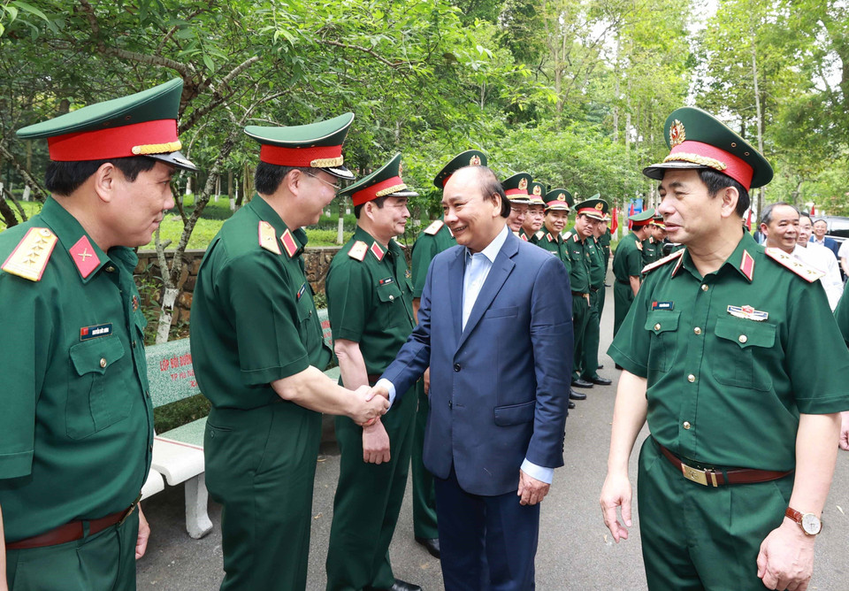 Chủ tịch nước Nguyễn Xuân Phúc với các đại biểu tham dự buổi lễ. (Ảnh: Thống Nhất/TTXVN)