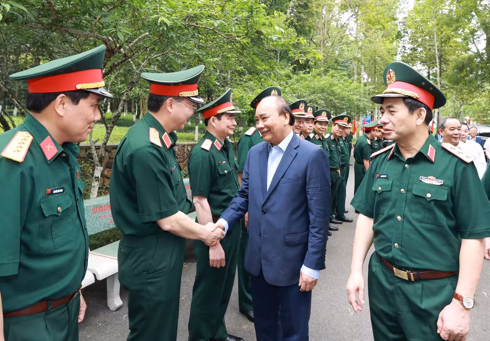 Chủ tịch nước Nguyễn Xuân Phúc với các đại biểu tham dự buổi lễ. (Ảnh: Thống Nhất/TTXVN)