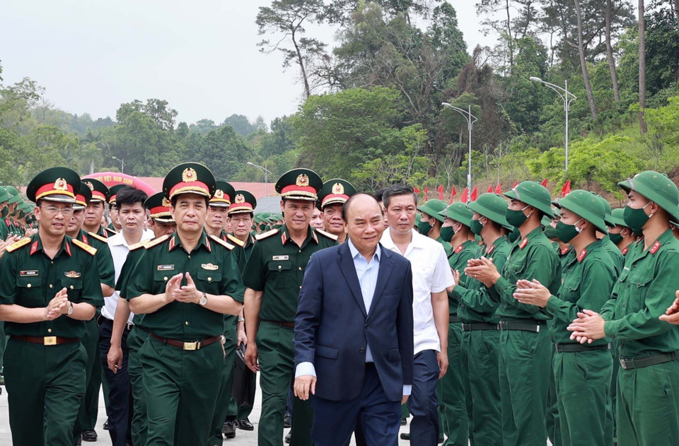 Chủ tịch nước Nguyễn Xuân Phúc với các đại biểu tham dự buổi lễ. (Ảnh: Thống Nhất/TTXVN)