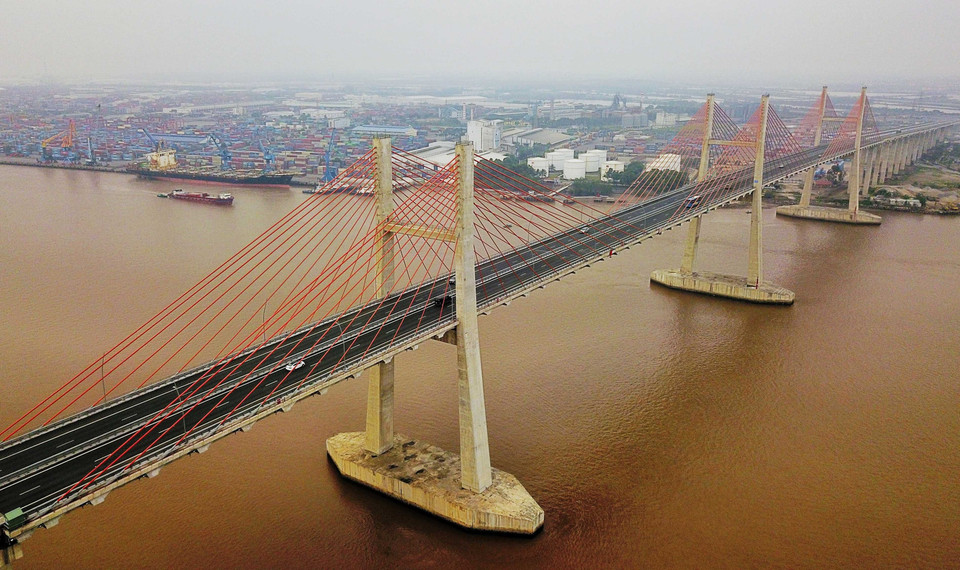 Cây cầu có thiết kế 3 chữ H chính là điểm góp phần kết nối toàn khu vực tam giác phát triển: Hà Nội-Hải Phòng-Hạ Long. (Ảnh: Thành Đạt/TTXVN)