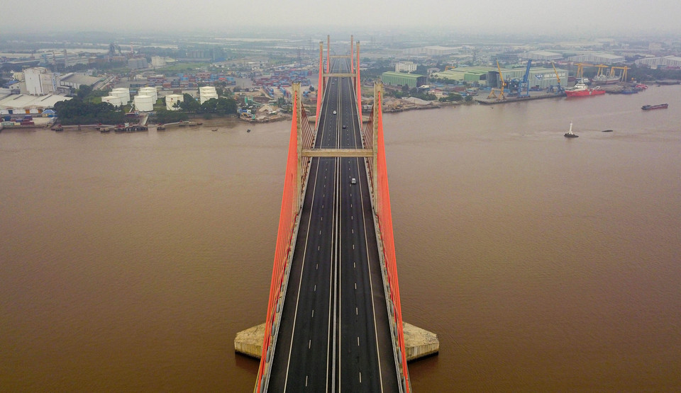 Cầu Bạch Đằng dài 3,11km, phần cầu chính dây văng dài 700m, cao độ thông thuyền 48,4m. (Ảnh: Thành Đạt/TTXVN)