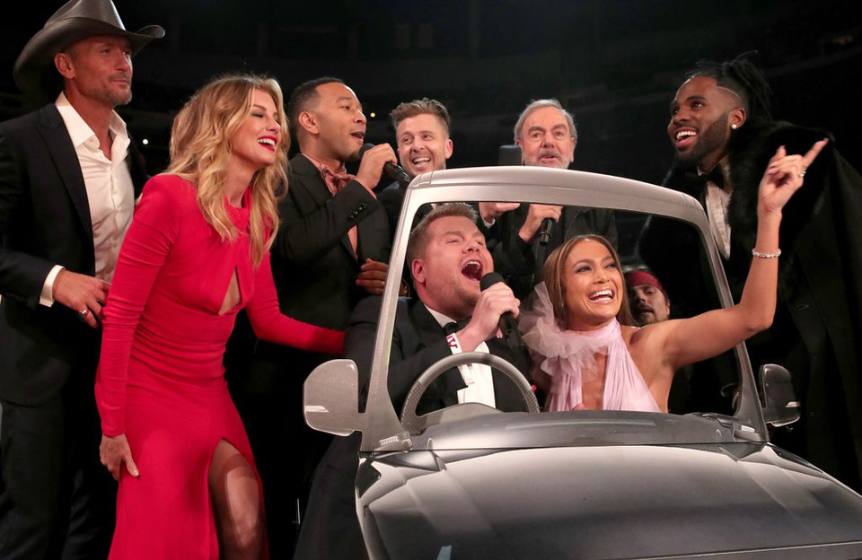 …như một cái chạm nhẹ từ phía sau lưng để bạn đời của mình luôn cảm nhận được sự che chở…