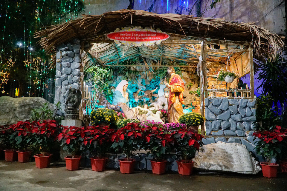 Tiểu cảnh tại nhà thờ Hàm Long. (Ảnh: Minh Hiếu/Vietnam+)