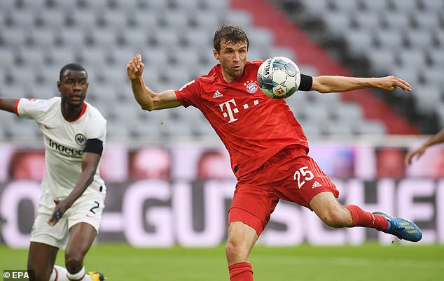 Và phải đến khi hiệp 1 gần khép lại, Thomas Mueller mới tiếp tục mang về niềm vui...