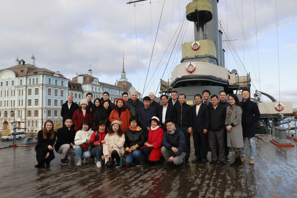 Hàng chục triệu lượt khách quốc tế đã tới thăm tàu Rạng Đông kể từ khi chiến hạm này được hoán cải thành bảo tàng. (Ảnh: Trần Hiếu/Vietnam+)