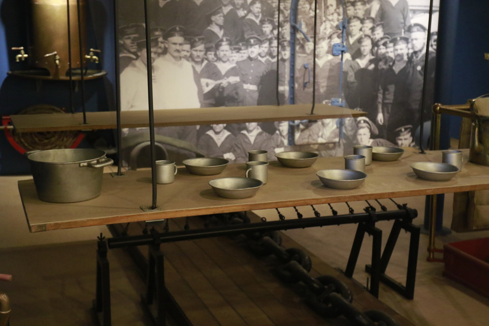 Câu lạc bộ thủy thủ trên tàu Rạng Đông. (Ảnh: Trần Hiếu/Vietnam+)