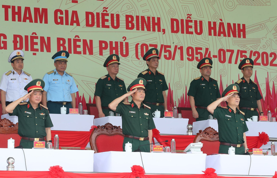 Thượng tướng Nguyễn Tân Cương, Tổng Tham mưu trưởng, Thứ trưởng Bộ Quốc phòng chủ trì buổi tổng duyệt. (Ảnh: Trọng Đức/TTXVN)