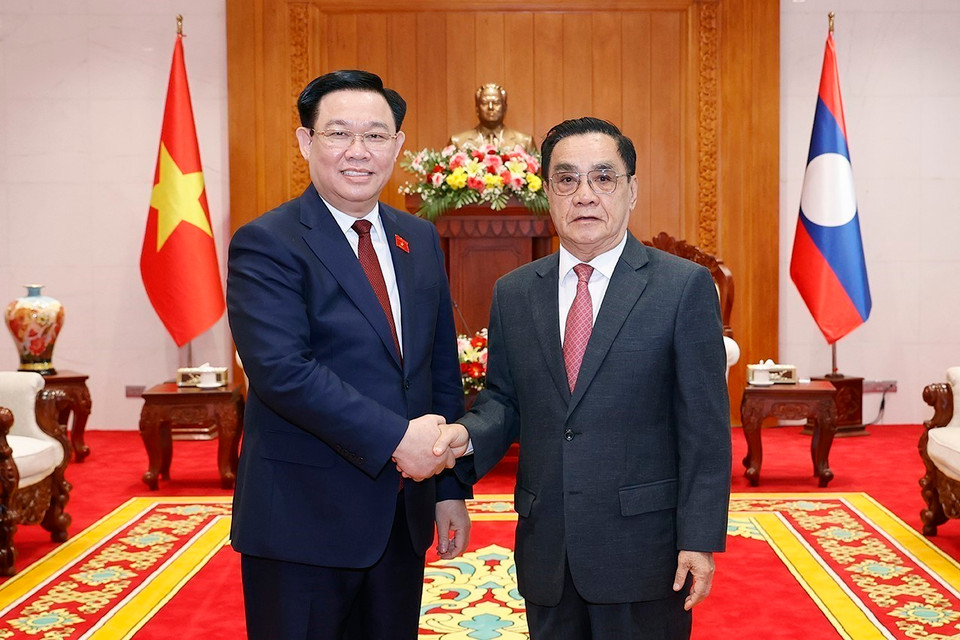 Trước đó, Chủ tịch Quốc hội Vương Đình Huệ gặp nguyên Thủ tướng, nguyên Chủ tịch Quốc hội Lào Thongsing Thammavong. (Ảnh: Doãn Tấn/TTXVN)