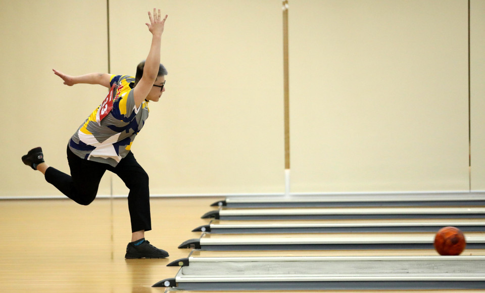 Vận động viên nước chủ nhà Lê Minh Đức thi đấu ở nội dung đơn nam. (Ảnh: Trung Kiên/TTXVN)