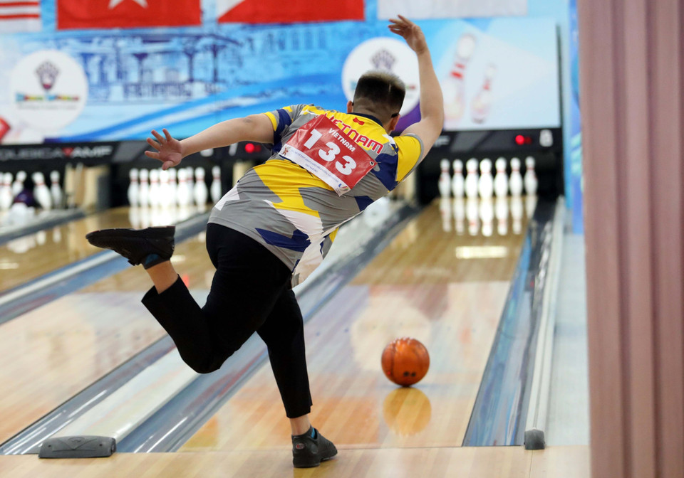 Vận động viên nước chủ nhà Lê Minh Đức thi đấu ở nội dung đơn nam. (Ảnh: Trung Kiên/TTXVN)