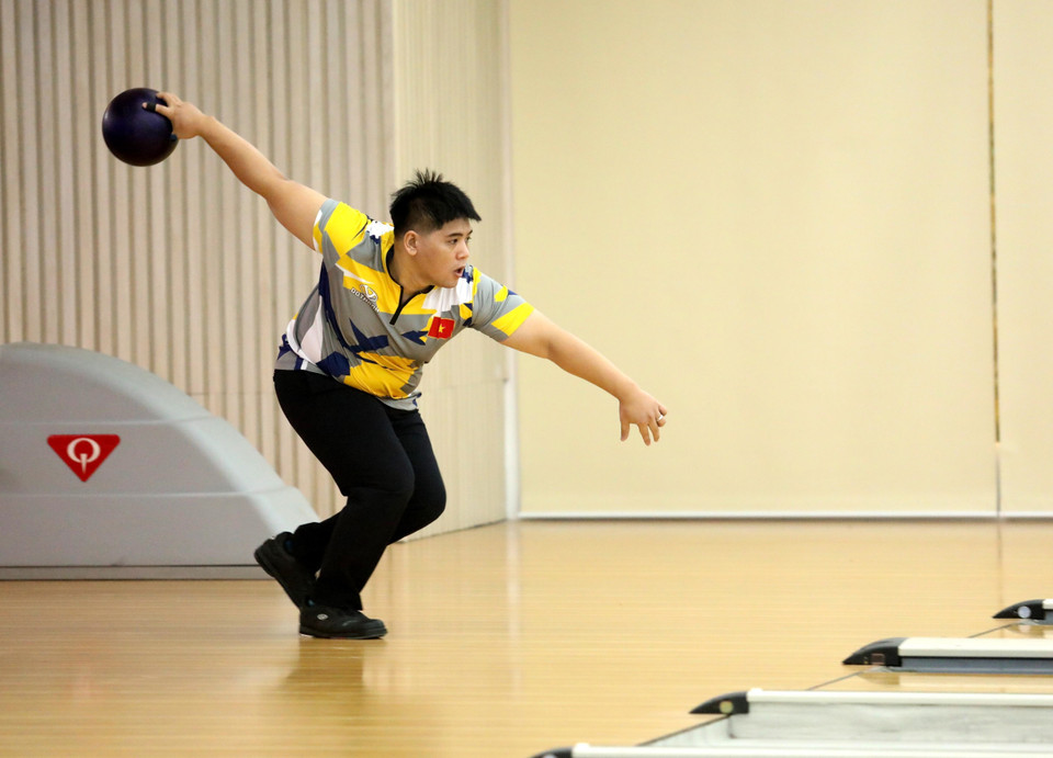 Vận động viên nước chủ nhà Lê Lâm Tùng thi đấu ở nội dung đơn nam. (Ảnh: Trung Kiên/TTXVN)