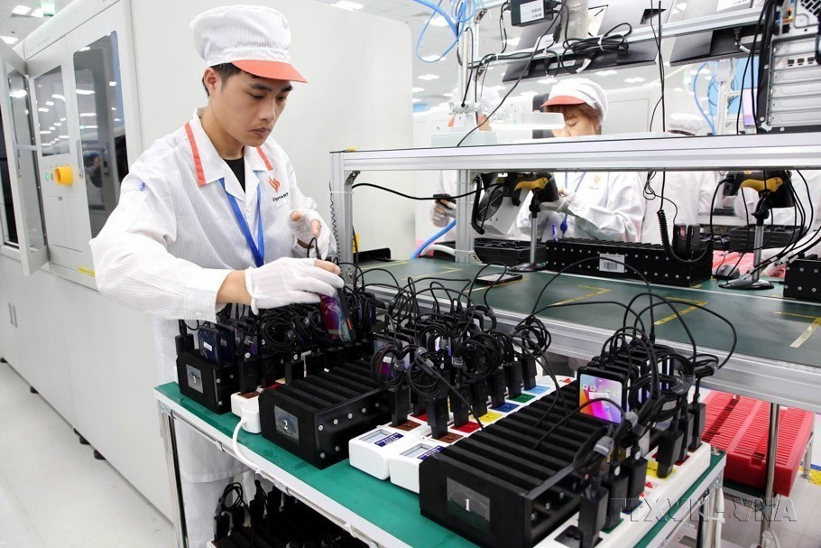 Sản xuất thiết bị điện tử thông minh của VinSmart (thuộc Tập đoàn Vingroup) nằm trong Khu công nghệ cao (CNC) Hòa Lạc, Hà Nội. (Ảnh: Anh Tuấn/TTXVN)