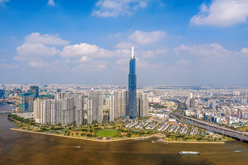 Thành phố Hồ Chí Minh phát triển đa dạng các loại hình nhà ở cả về giá cả, vị trí, diện tích.. nhằm đáp ứng dân số tăng nhanh. (Ảnh: Hoàng Anh Tuấn/TTXVN)