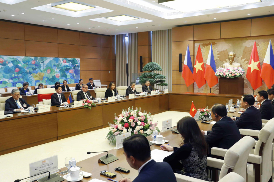 Chủ tịch Quốc hội Vương Đình Huệ hội kiến Tổng thống Cộng hòa Philippines Ferdinand Romualdez Marcos Jr. (Ảnh: Nhan Sáng/TTXVN)